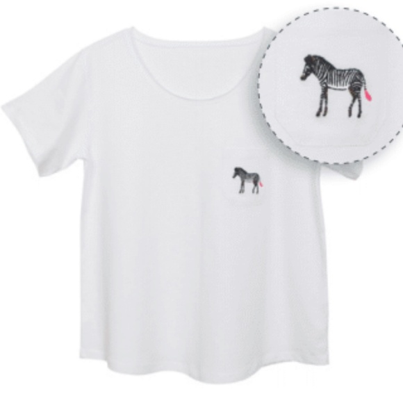 Sophie Allport Tops - NWT ORGANIC COTTON WHITE T-SHIRT w/ POCKET & ZEBRA EMBLEM SZ SM‎
